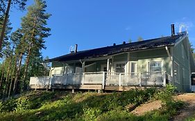 Saunaharju 5 järven rannalla